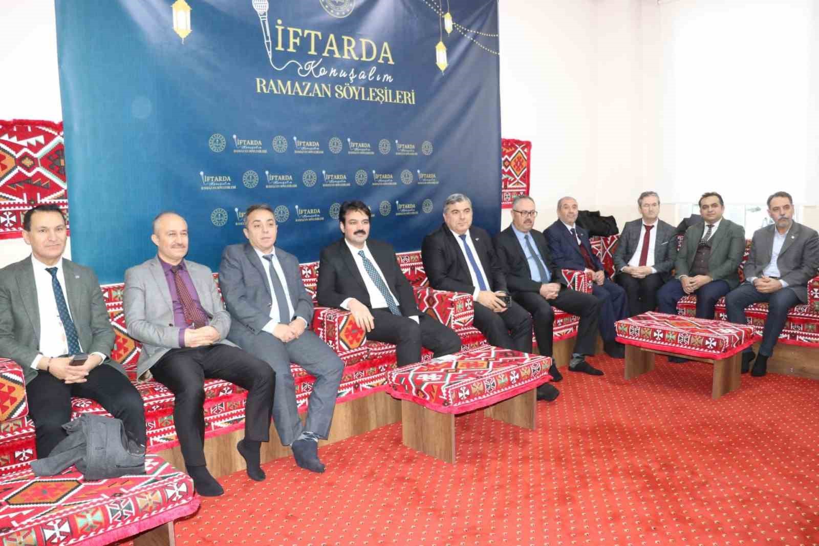 Afyonkarahisar’da ‘Maarifin Kalbinde Ramazan’ etkinliği
Afyonkarahisar’da ‘Maarifin Kalbinde Ramazan’ etkinliği