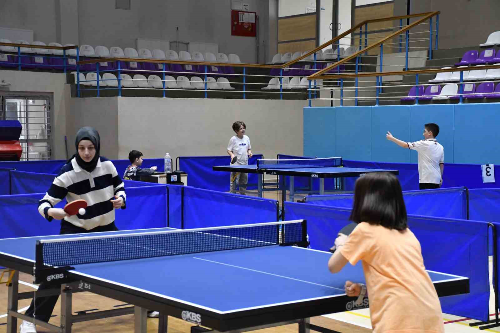 Afyonkarahisar’da masa tenisinde şampiyonlar belli oldu
