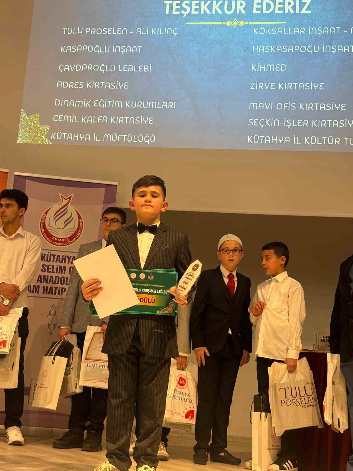 Afyonkarahisarlı 11 yaşındaki hafızlık öğrencisi yarışmada birinci oldu
