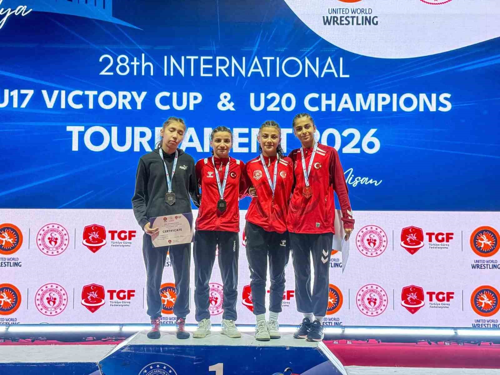 Afyonkarahisarlı sporcular güreş de milli takımı temsil etti
