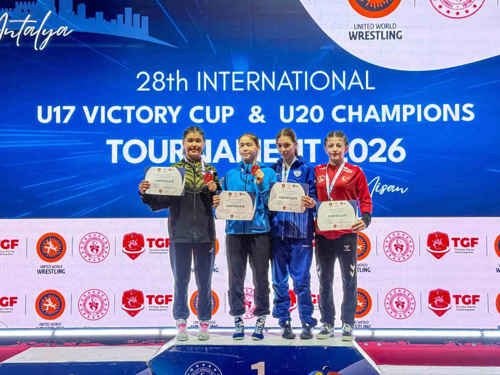 Afyonkarahisarlı sporcular güreş de milli takımı temsil etti
