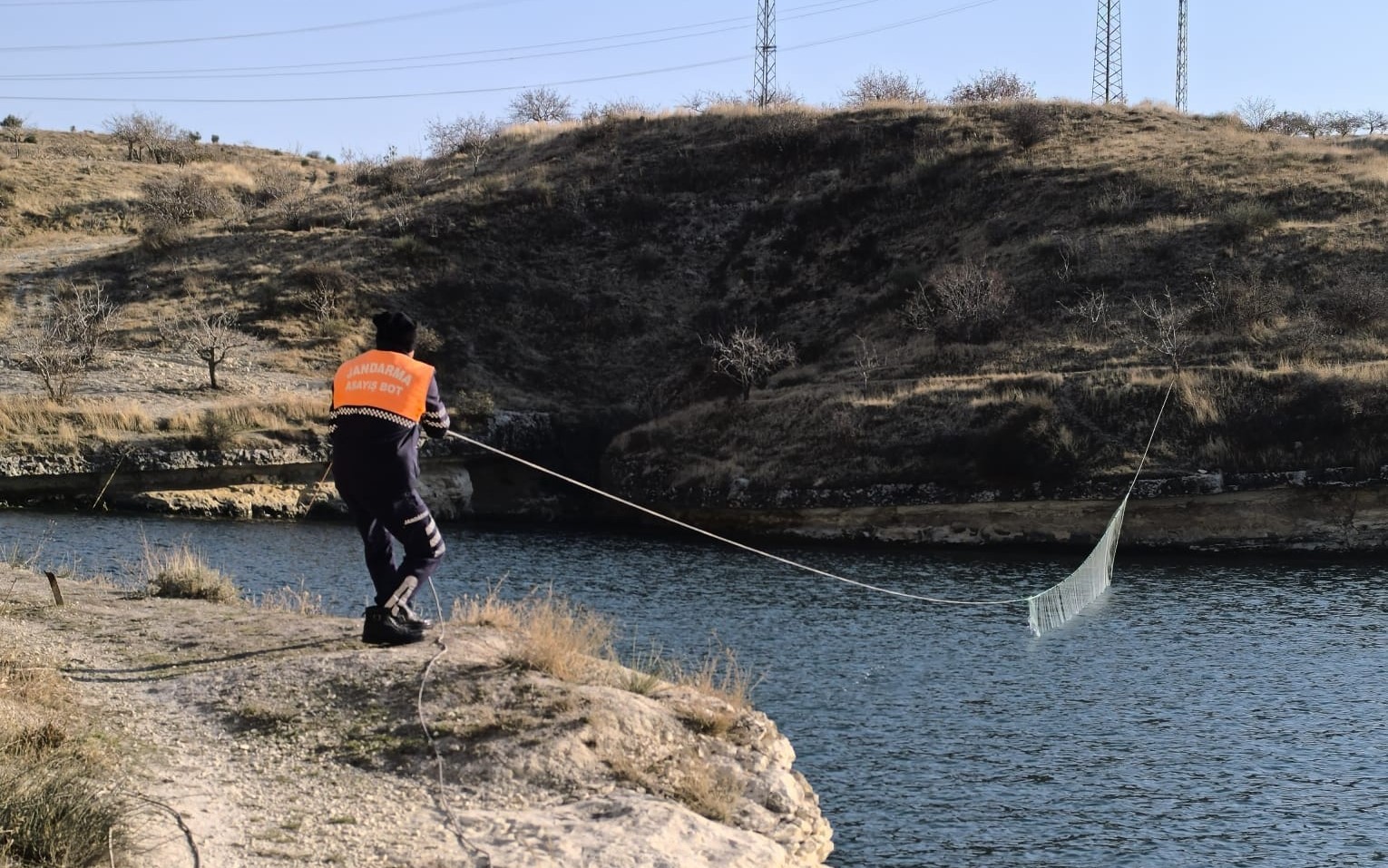 Ağ ile avlanma yasağına uymayan şahsı jandarma yakaladı
