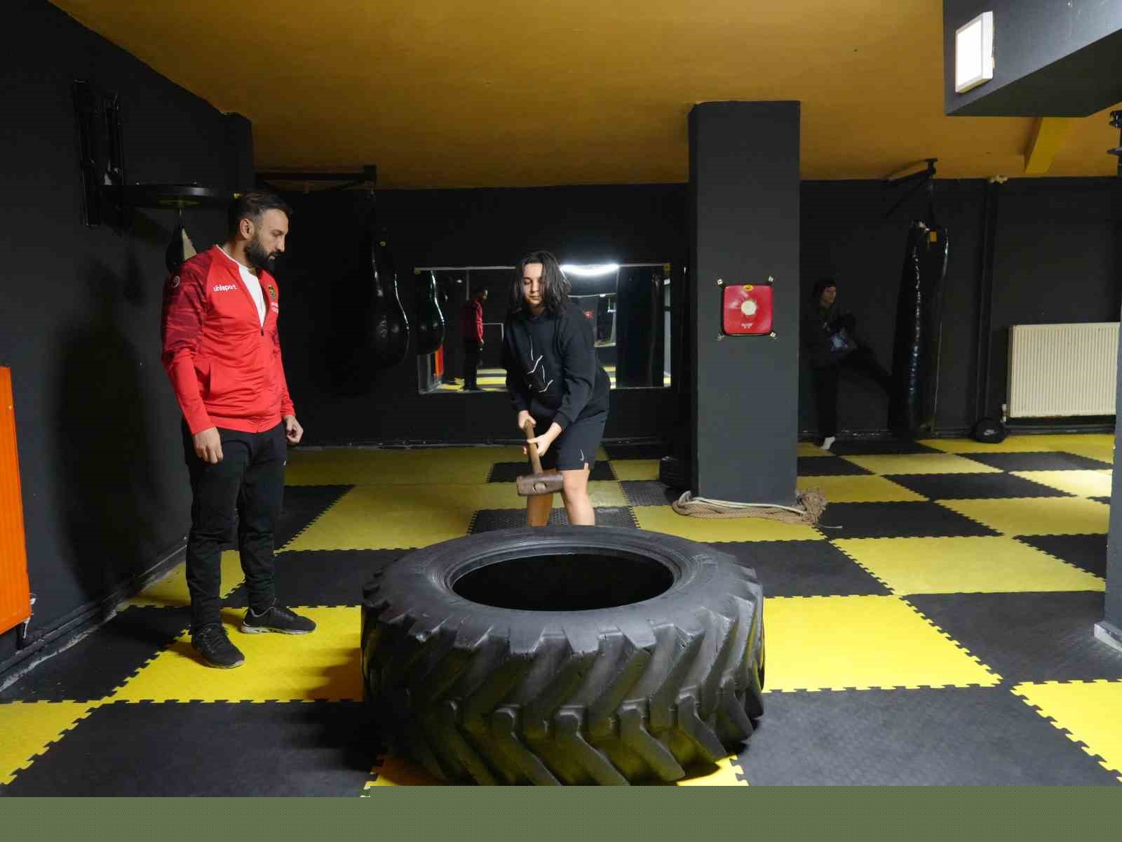 Ağabeyine özenerek spora başladı, 5 kez Türkiye şampiyonu oldu
