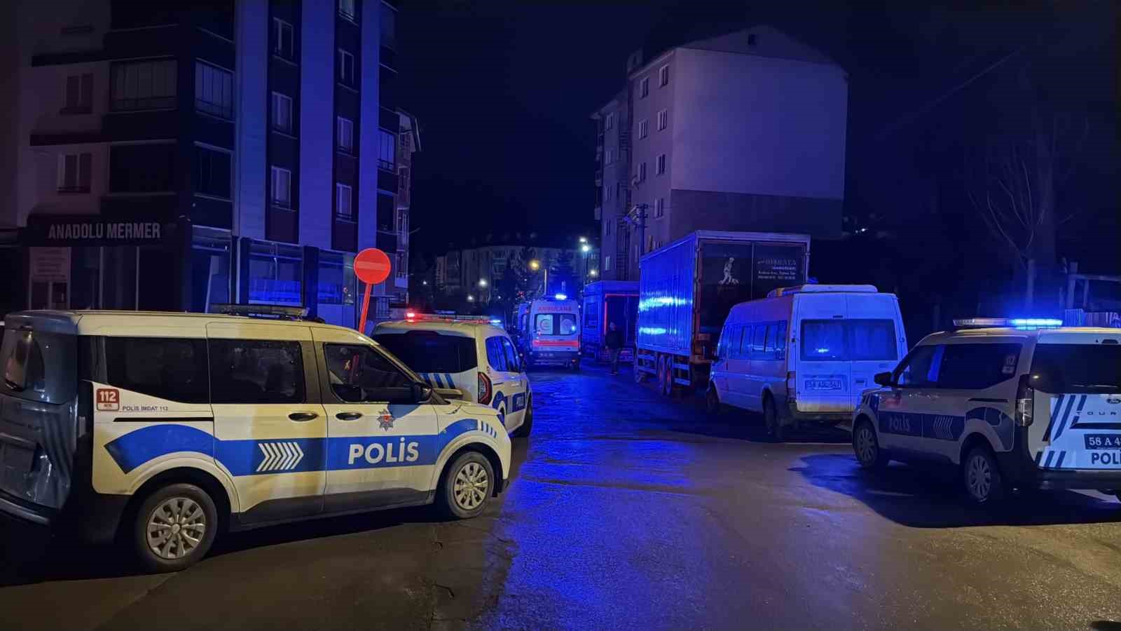 Ağabeyini ve babasını öldüren 15 yaşındaki zanlı tutuklandı
