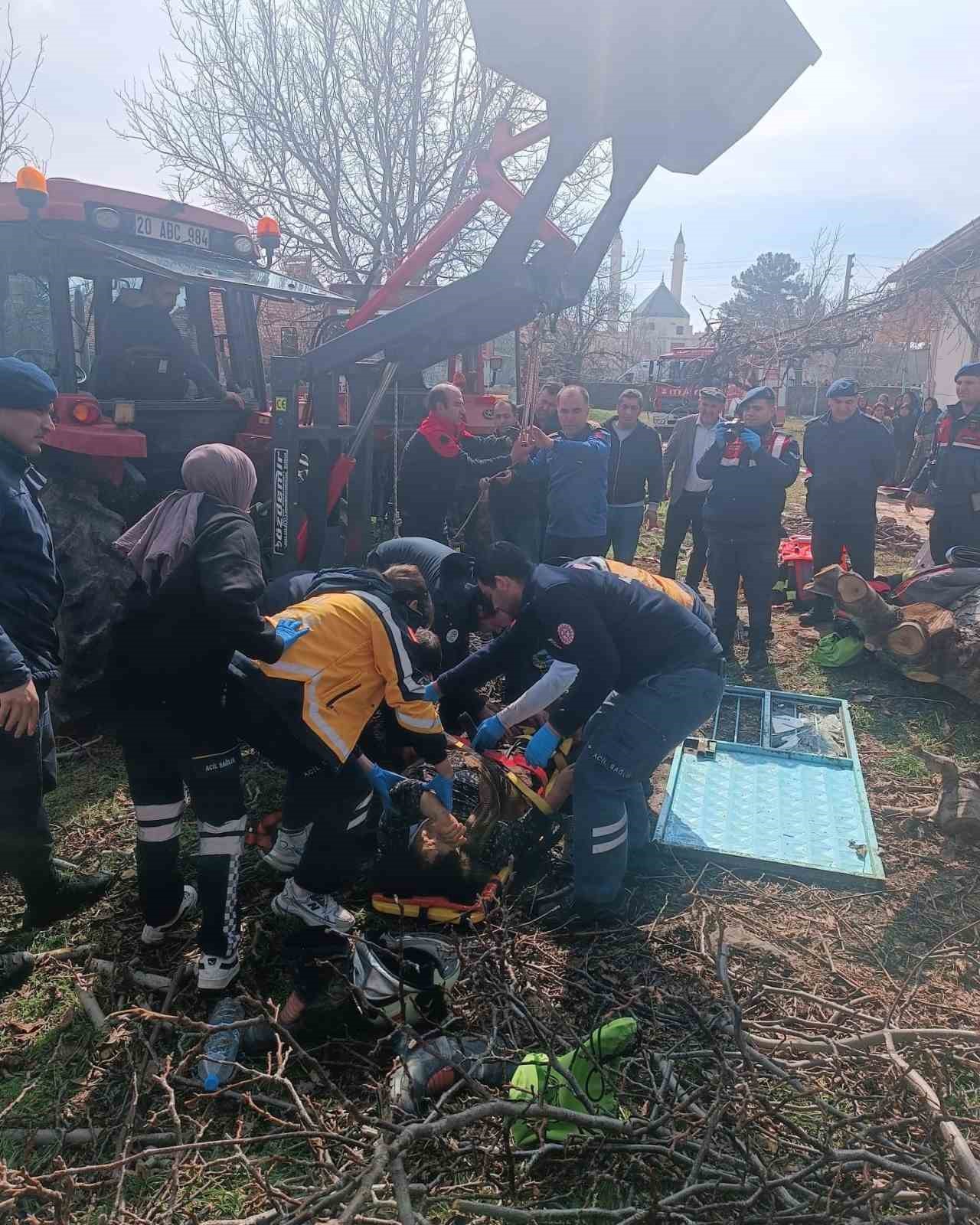 Ağaç dalı toplayan kadın 20 metrelik su kuyusuna düştü
