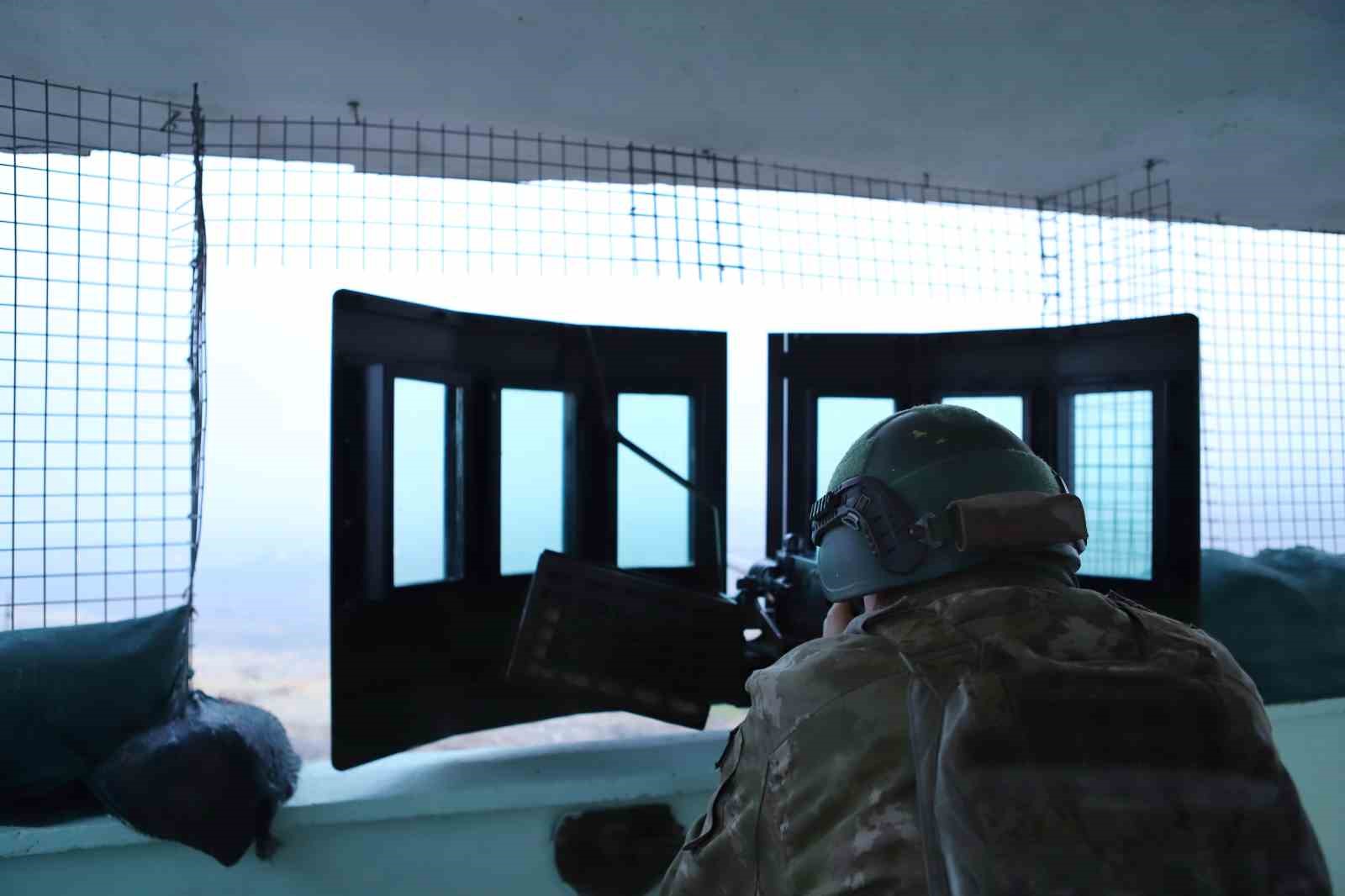 Ağrı Dağı eteklerinde görev yapan Mehmetçik yeni yıla vatan nöbetinde girdi
