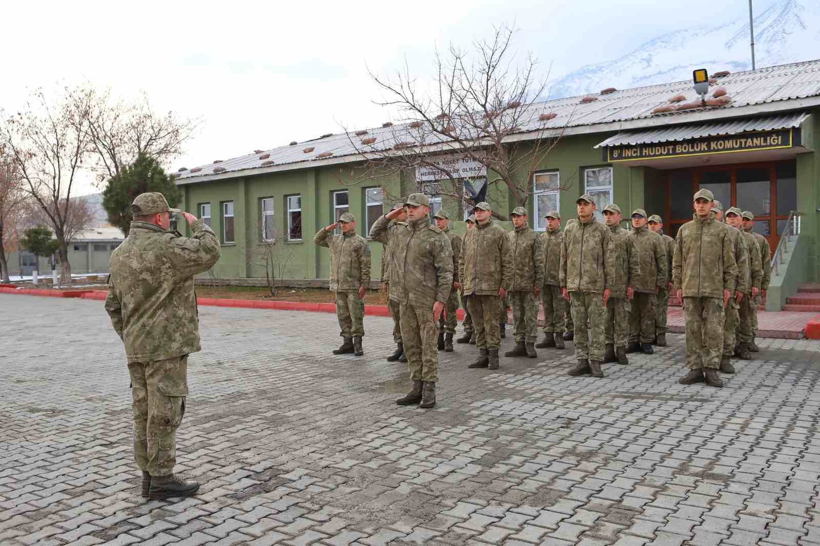 Ağrı Dağı eteklerinde görev yapan Mehmetçik yeni yıla vatan nöbetinde girdi
