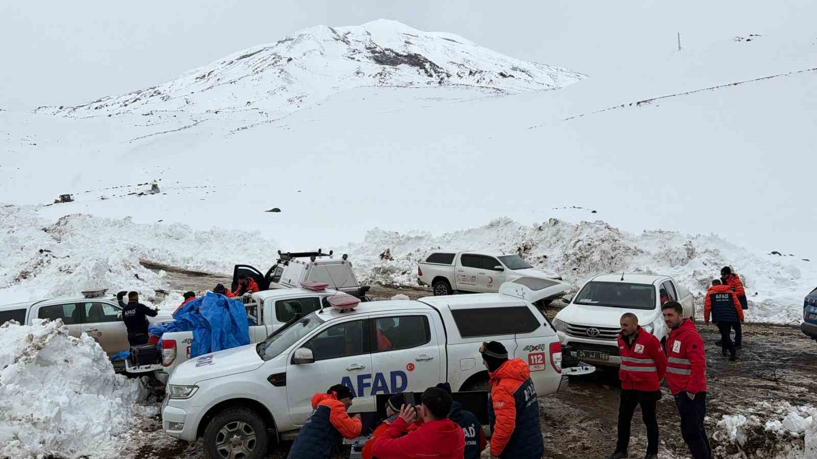 Ağrı Dağı’nda kaybolan dağcıyı arama çalışmaları 3’üncü gününde sürüyor
