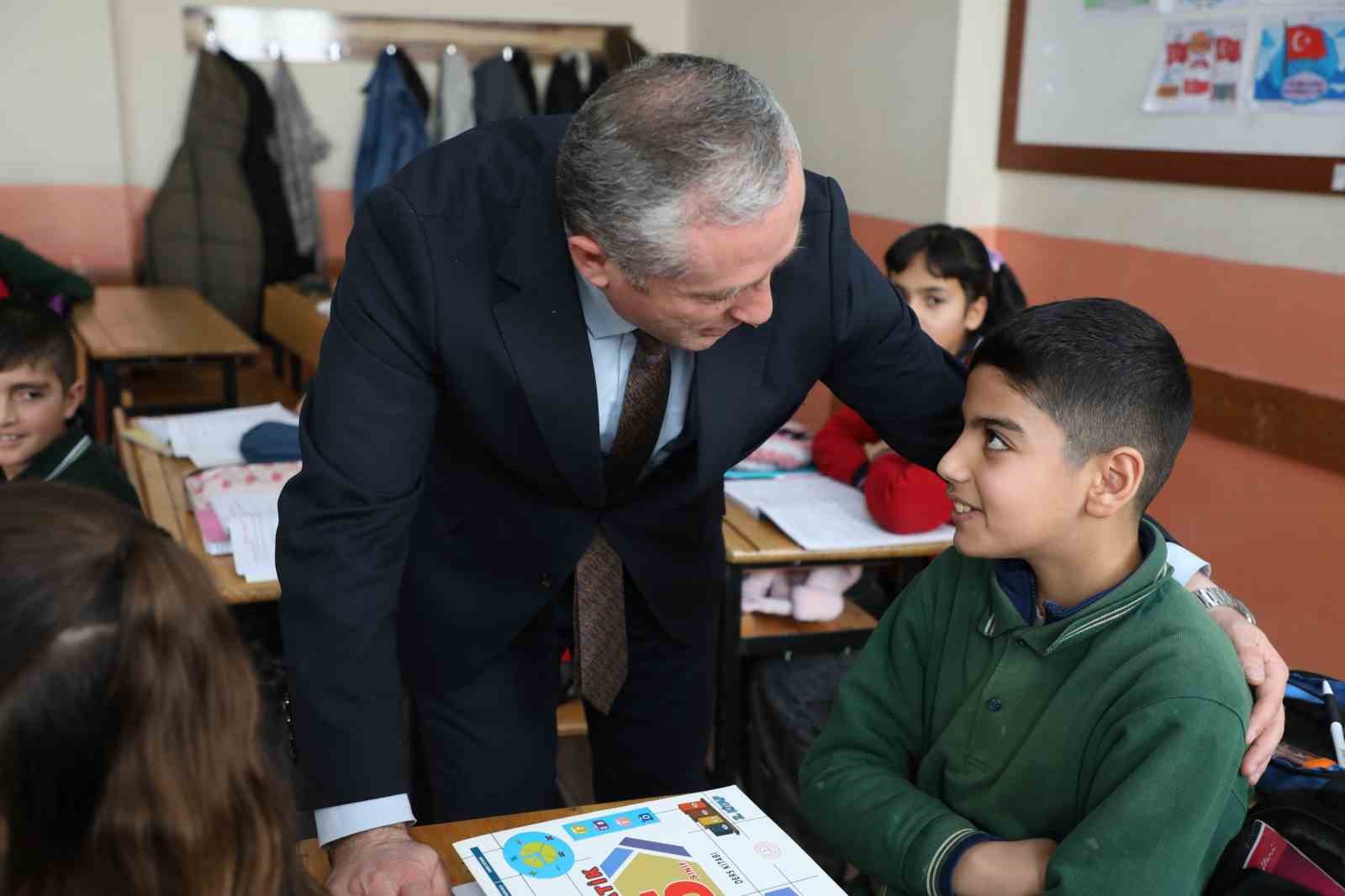 Ağrı Milli Eğitim Müdürü Kökrek, Eleşkirt’te eğitim çalışmalarını inceledi
