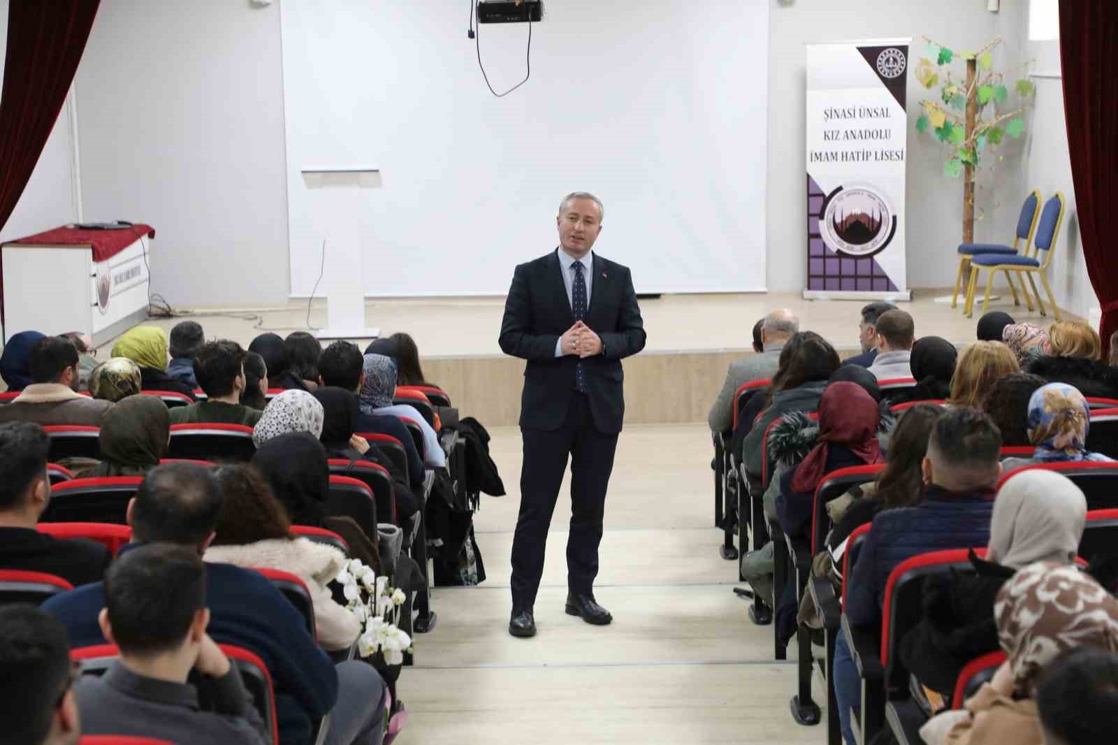 Ağrı Milli Eğitim Müdürü Kökrek: "Kapımız öğretmenlerimize her zaman açık"
