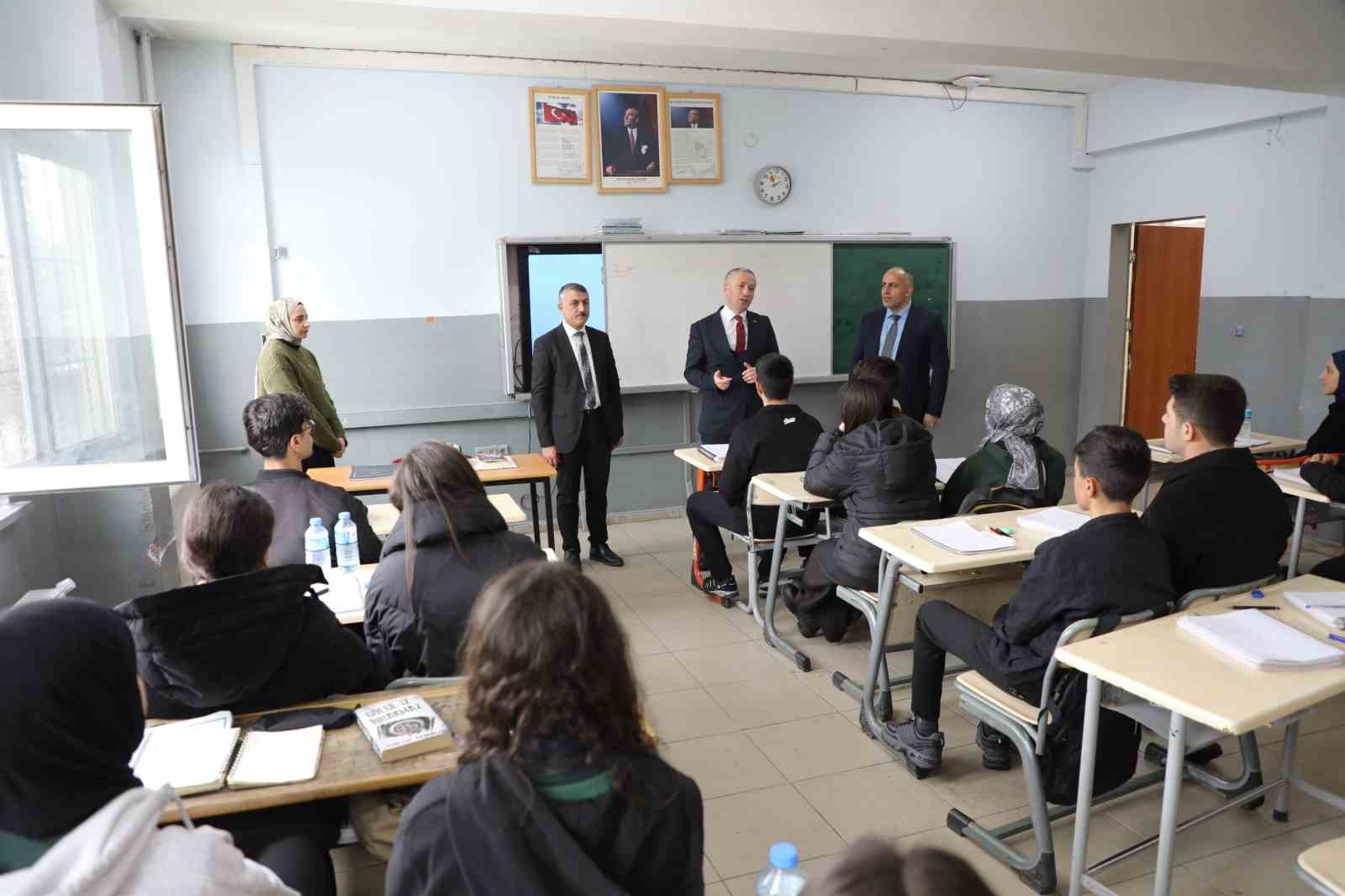 Ağrı Milli Eğitim Müdürü Kökrek, Patnos’ta eğitim çalışmalarını inceledi
