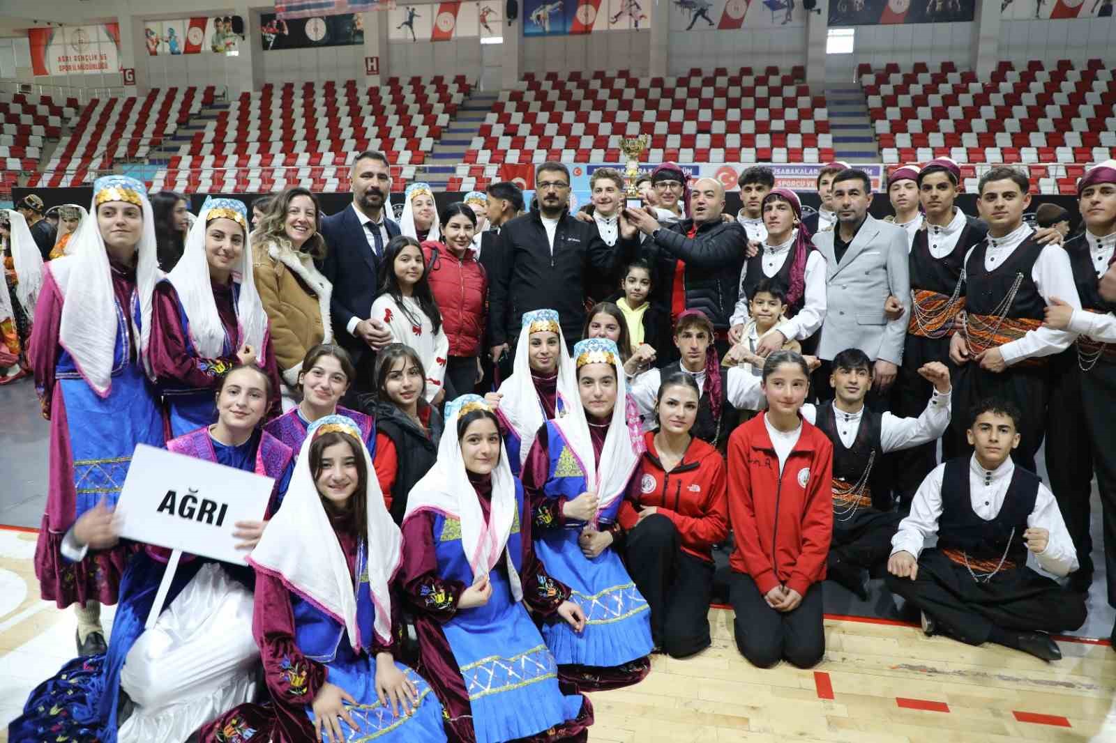 Ağrı Spor Lisesi bölge şampiyonu oldu
