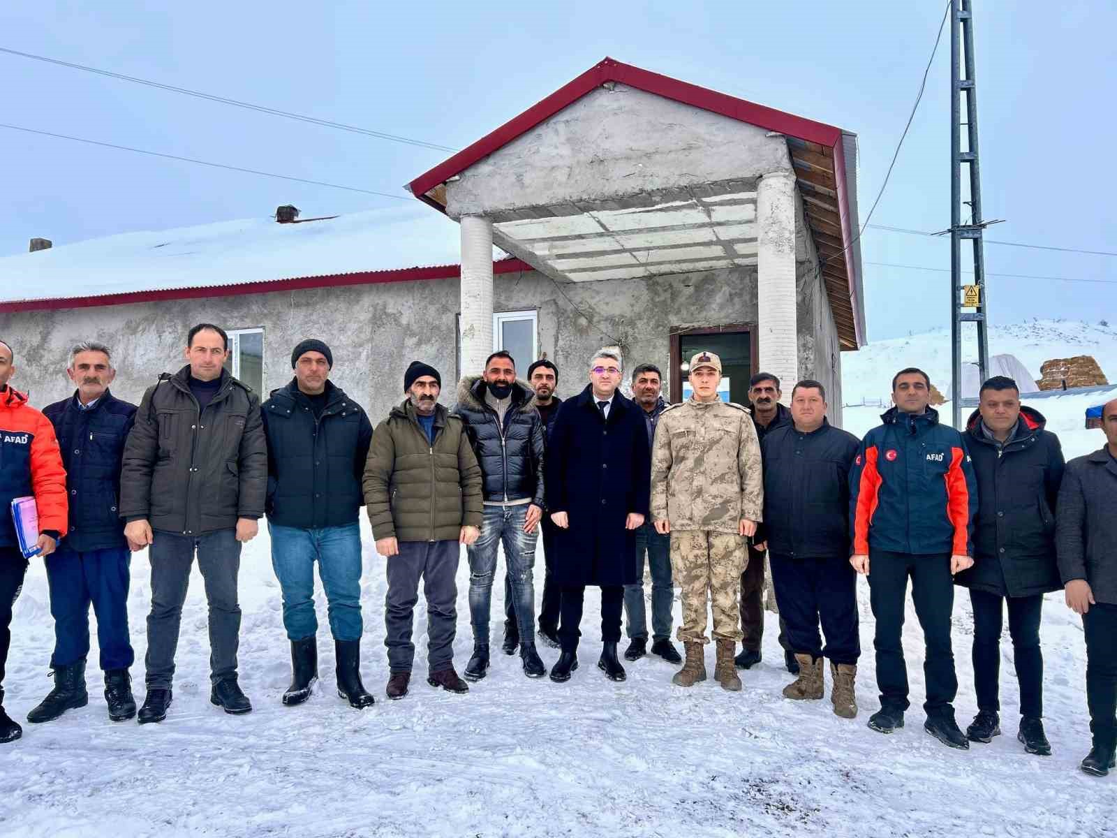 Ağrı Valisi Bozkurt, Eleşkirt’teki çalışmaları yerinde inceledi
Ağrı Valisi Bozkurt, Eleşkirt’teki çalışmaları yerinde inceledi