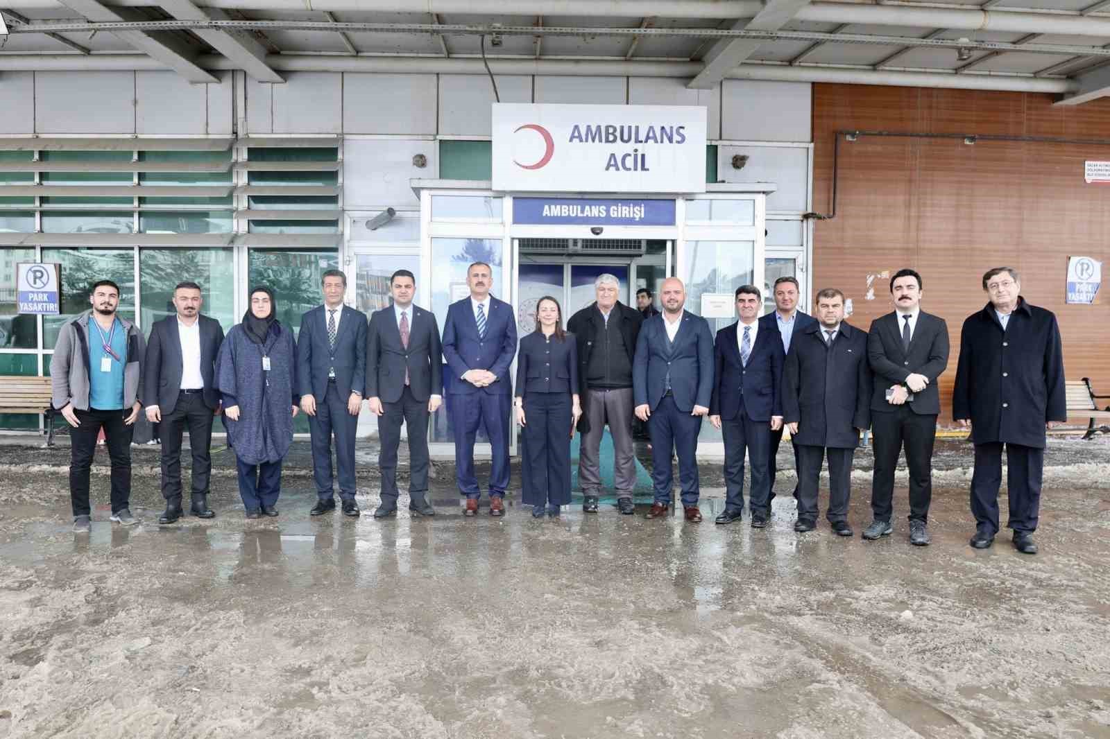 Ağrı Valisi Bozkurt’tan hastane ve esnaf ziyareti
