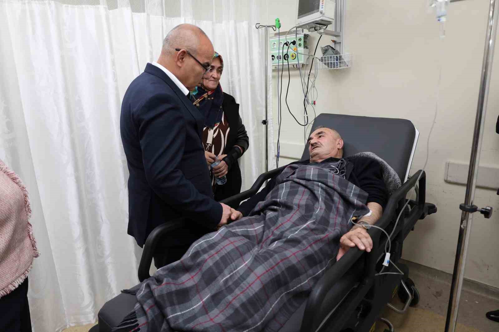 Ağrı Valisi Koç’tan yılın son gününde kurum ziyaretleri
Ağrı Valisi Koç’tan yılın son gününde kurum ziyaretleri