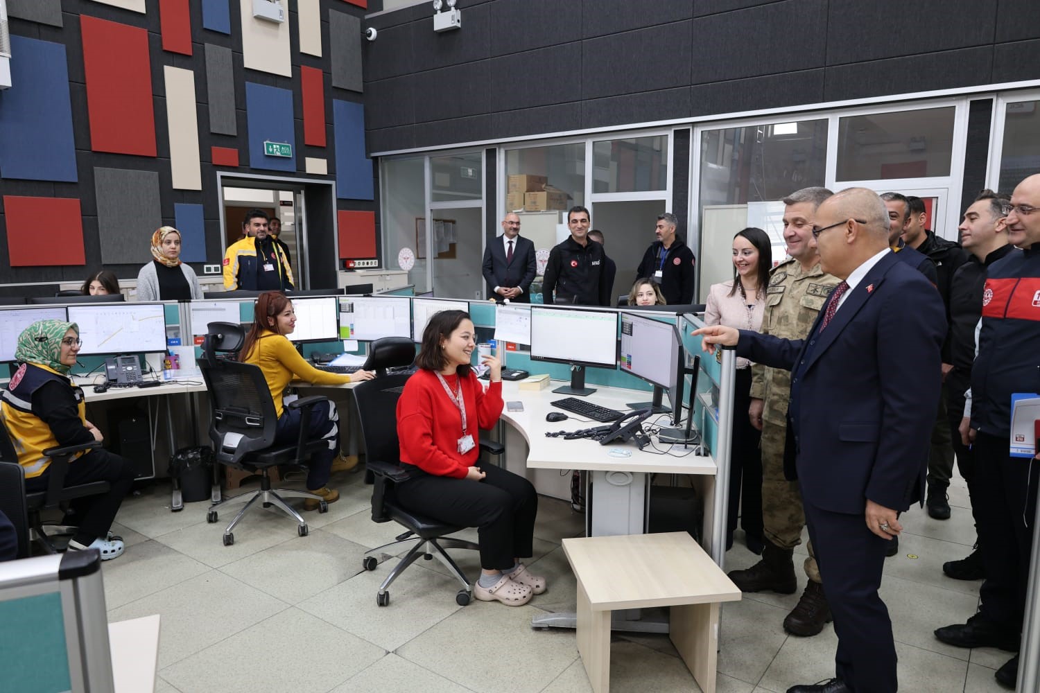 Ağrı Valisi Koç’tan yılın son gününde kurum ziyaretleri
Ağrı Valisi Koç’tan yılın son gününde kurum ziyaretleri