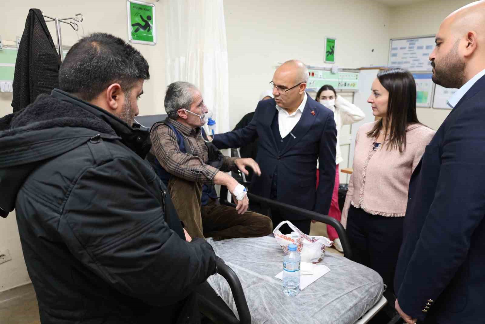 Ağrı Valisi Koç’tan yılın son gününde kurum ziyaretleri
Ağrı Valisi Koç’tan yılın son gününde kurum ziyaretleri