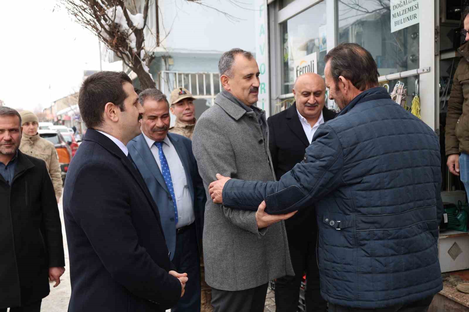 Ağrı Valisi Önder Bozkurt, Tutak ve Hamur ilçelerini ziyaret etti
