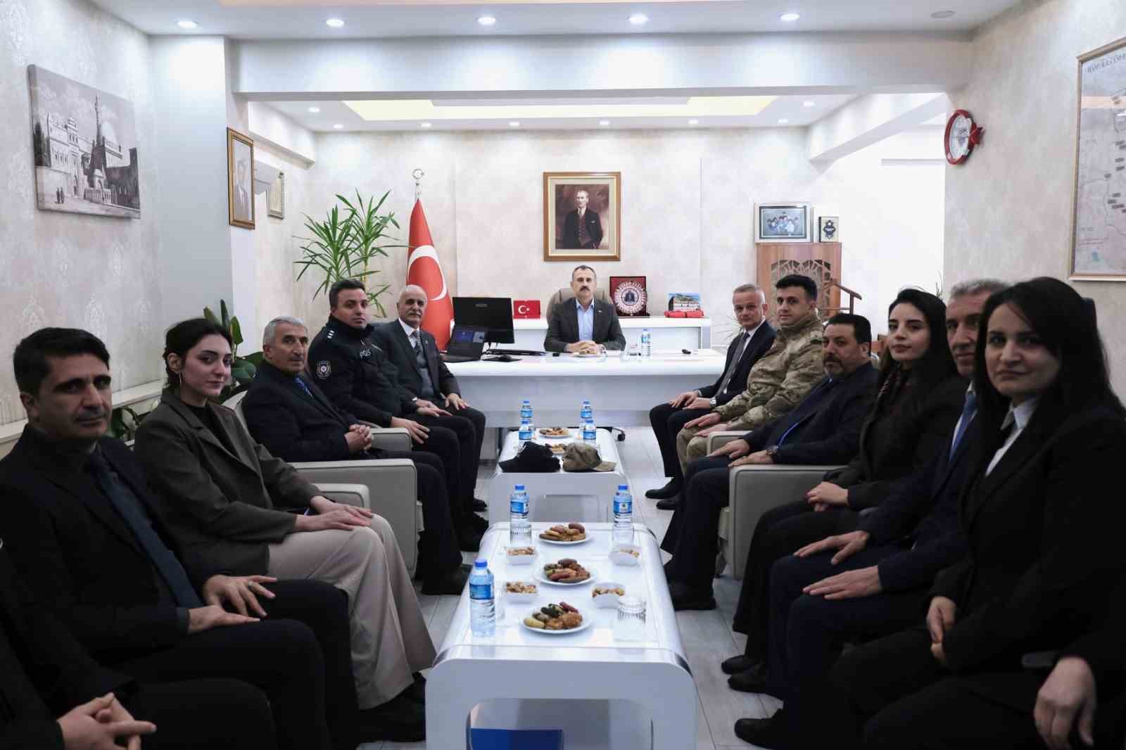 Ağrı Valisi Önder Bozkurt, Tutak ve Hamur ilçelerini ziyaret etti
