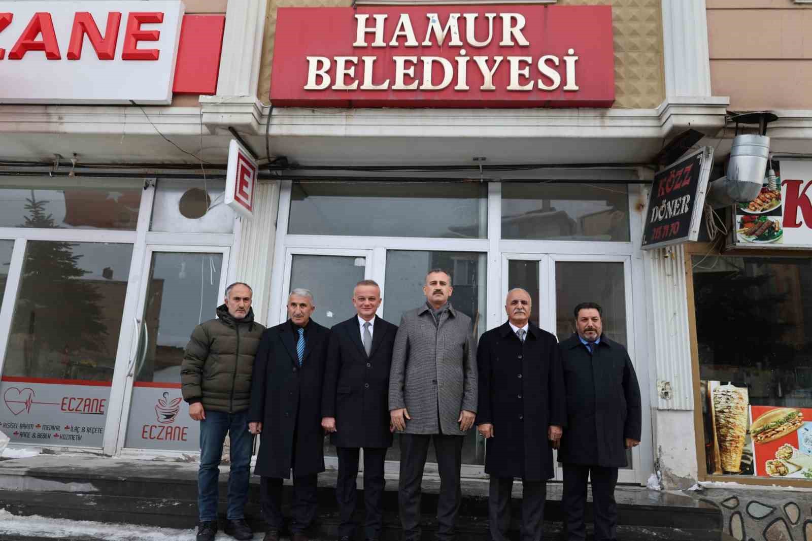 Ağrı Valisi Önder Bozkurt, Tutak ve Hamur ilçelerini ziyaret etti
