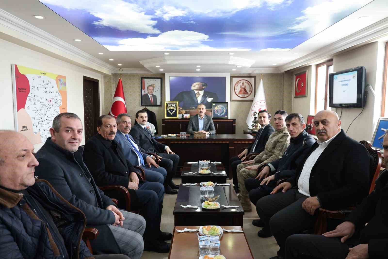 Ağrı Valisi Önder Bozkurt, Tutak ve Hamur ilçelerini ziyaret etti
