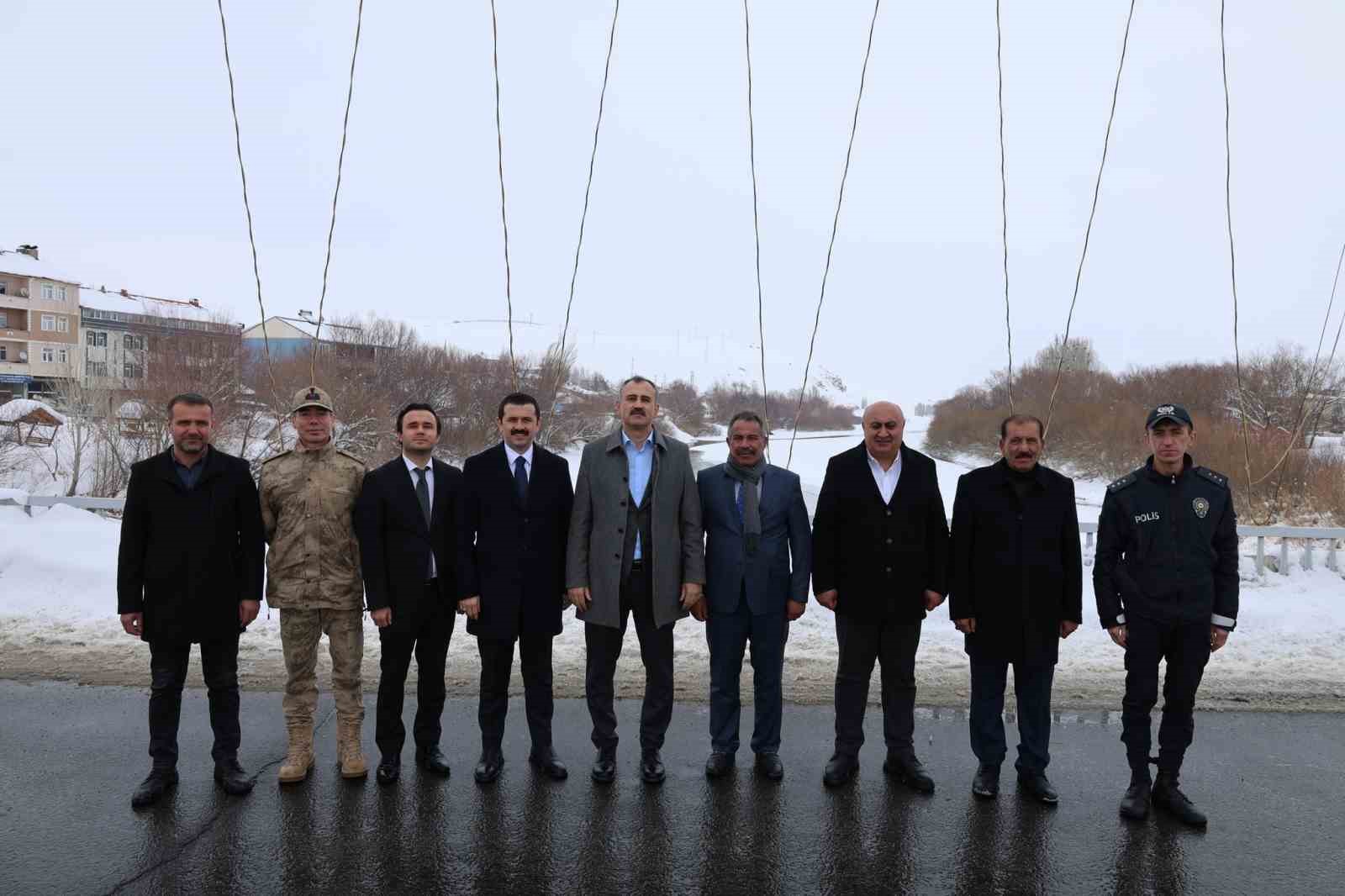 Ağrı Valisi Önder Bozkurt, Tutak ve Hamur ilçelerini ziyaret etti
