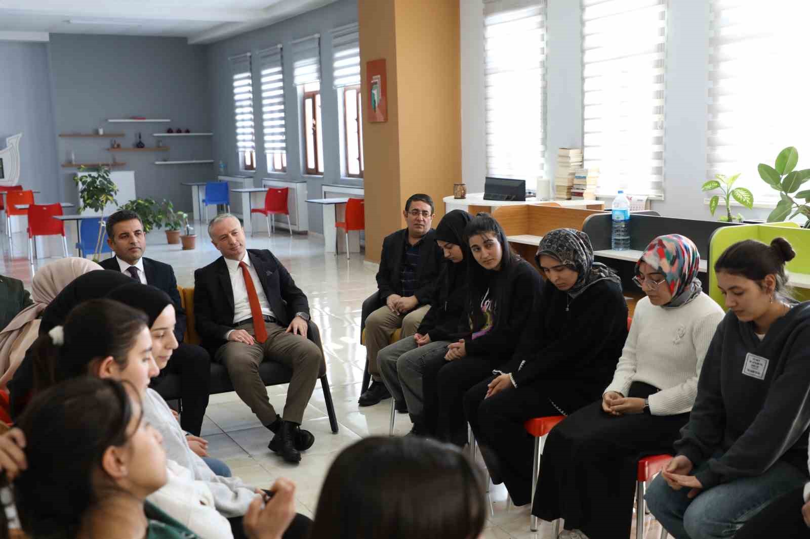 Ağrı’da 12. sınıf öğrencilerine üniversite sınavı hazırlık kampı
