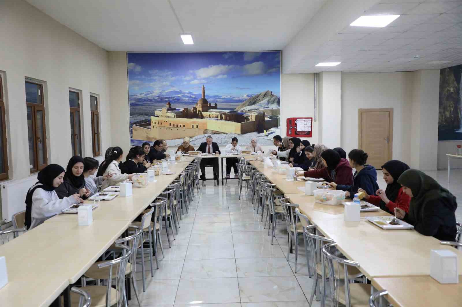 Ağrı’da 12. sınıf öğrencilerine üniversite sınavı hazırlık kampı
