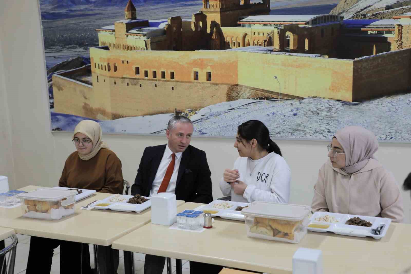 Ağrı’da 12. sınıf öğrencilerine üniversite sınavı hazırlık kampı
