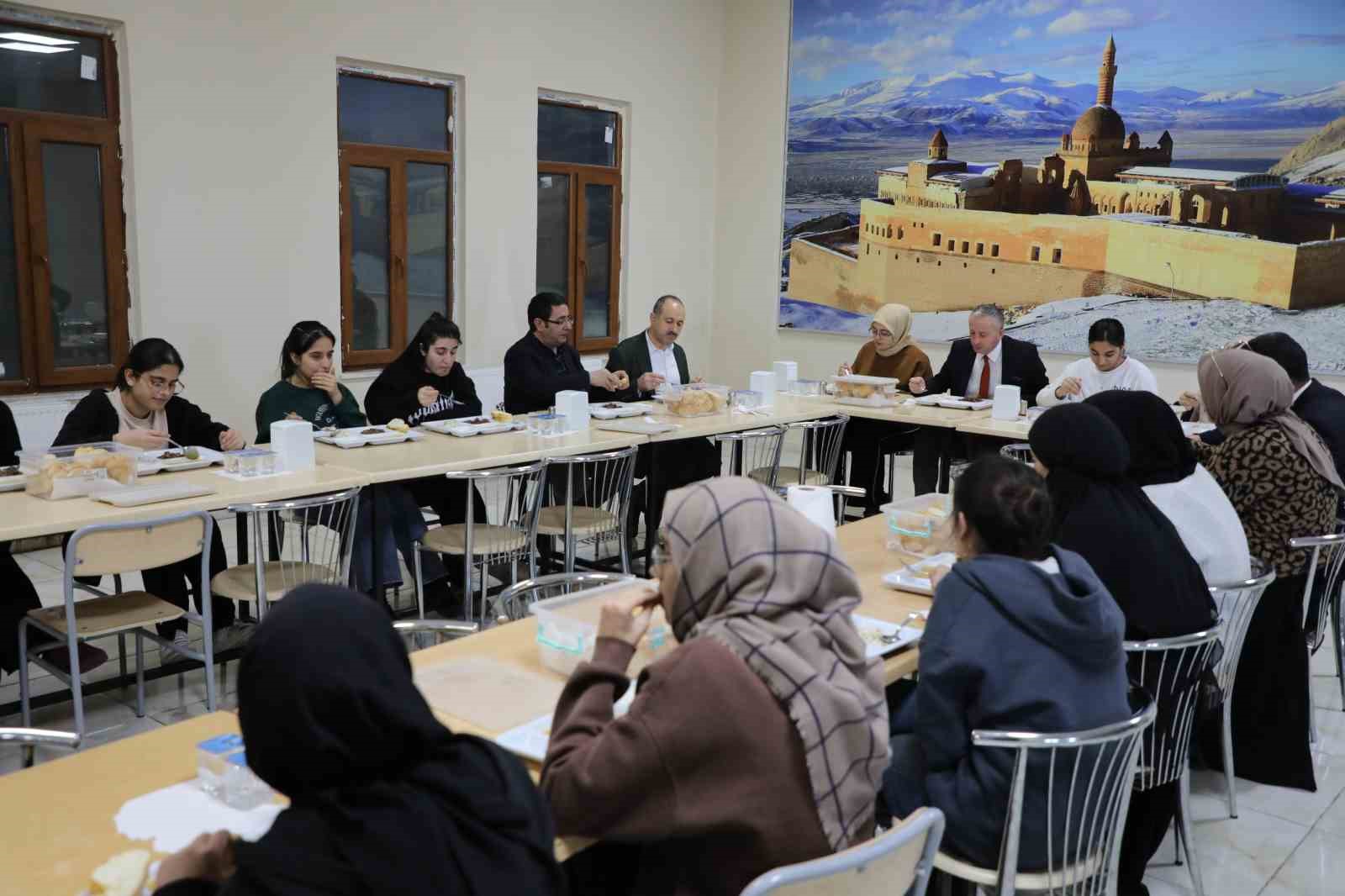 Ağrı’da 12. sınıf öğrencilerine üniversite sınavı hazırlık kampı

