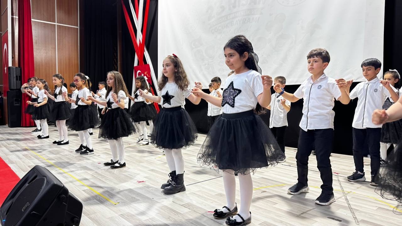 Ağrı’da 23 Nisan coşkuyla kutlandı
