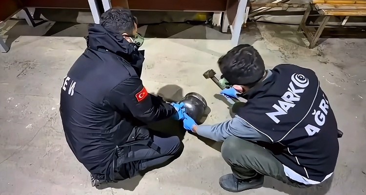 Ağrı’da 8,3 kilo metamfetamin ele geçirildi
