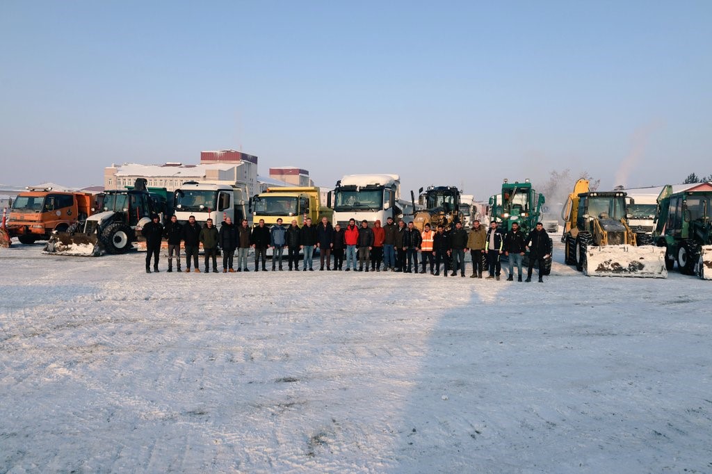 Ağrı’da 90 okul ve kamu kurumunda kar temizleme çalışması
