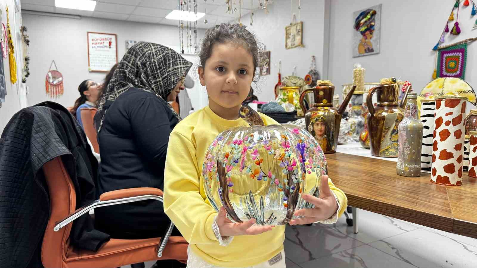 Ağrı’da atık ürünler sıfır atık kursunda sanata dönüşüyor
