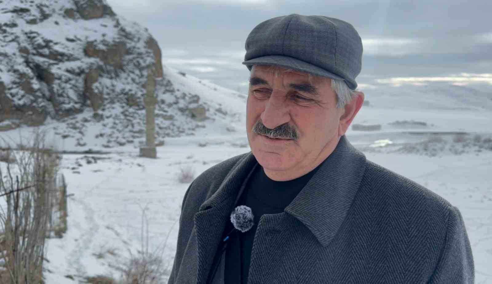 Ağrı’da barajdan çıkan tarihi minare kış manzarasıyla büyüledi
