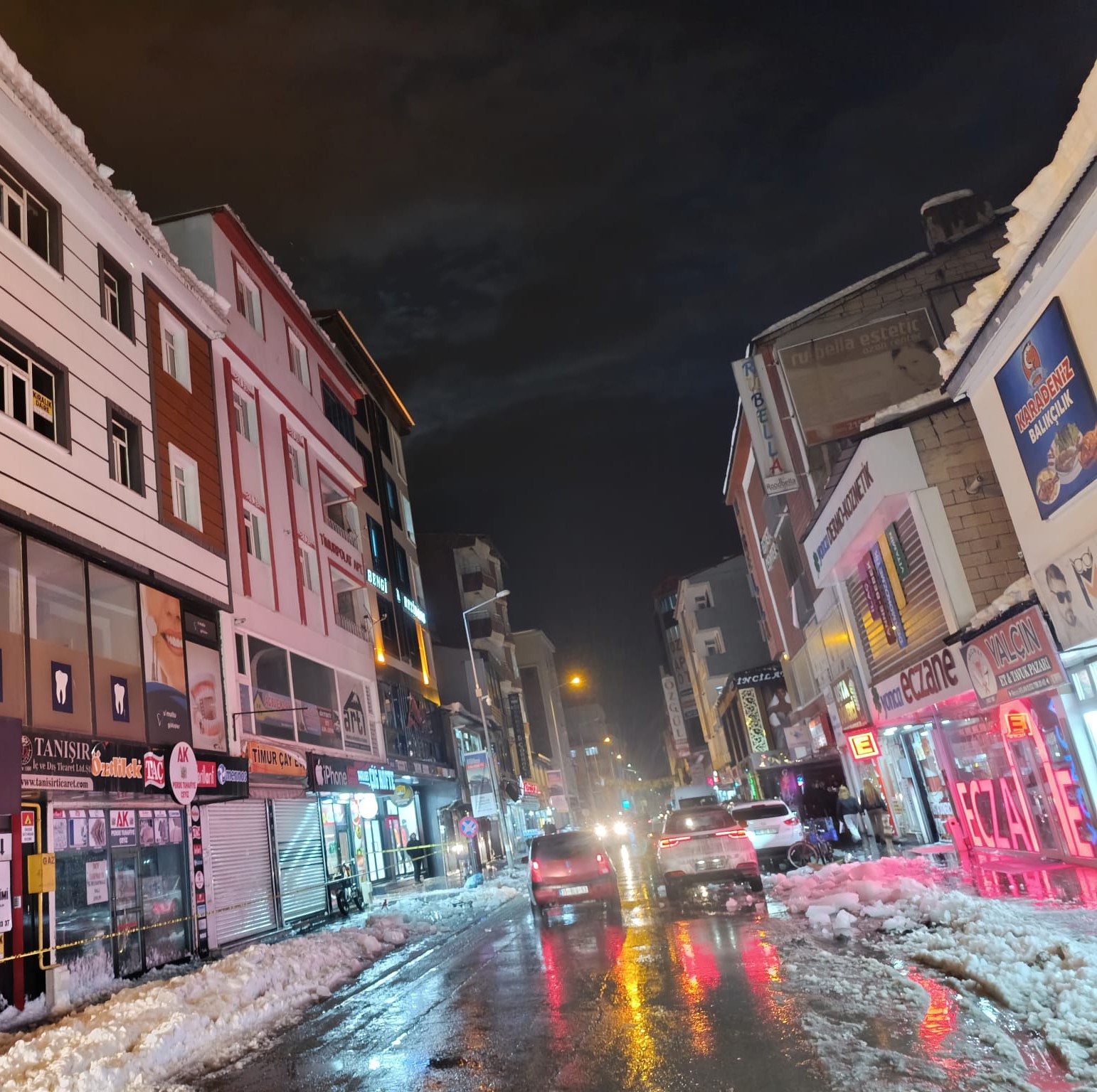 Ağrı’da çatıdan düşen kar ve buz kütlesi 1 kişiyi yaraladı
