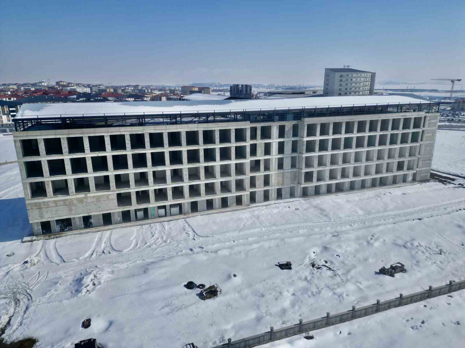 Ağrı’da  deprem izolatörü bulunan ilk hastane hizmete hazırlanıyor
