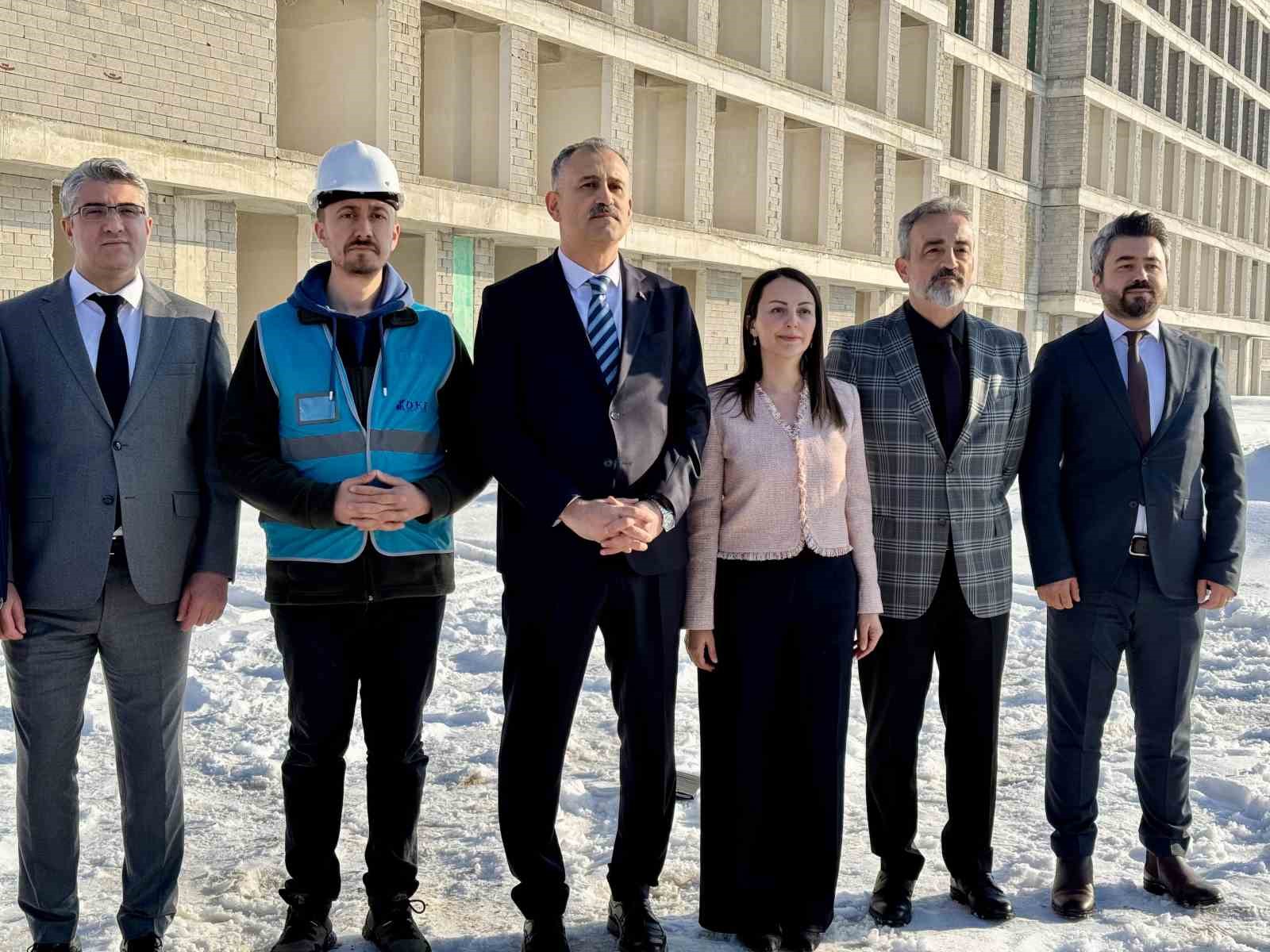 Ağrı’da  deprem izolatörü bulunan ilk hastane hizmete hazırlanıyor
