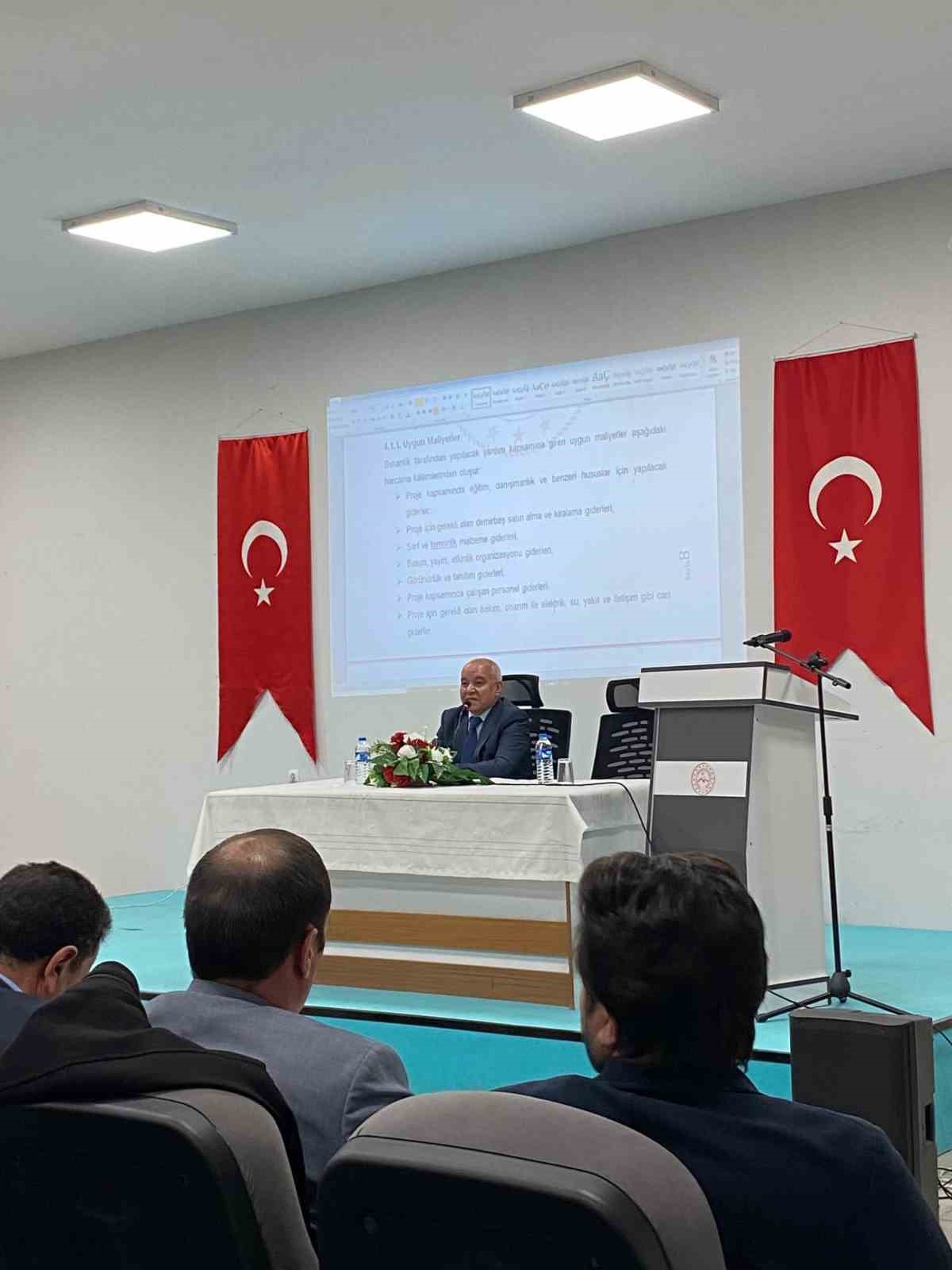 Ağrı’da derneklere yönelik proje bilgilendirme eğitimi düzenlendi
