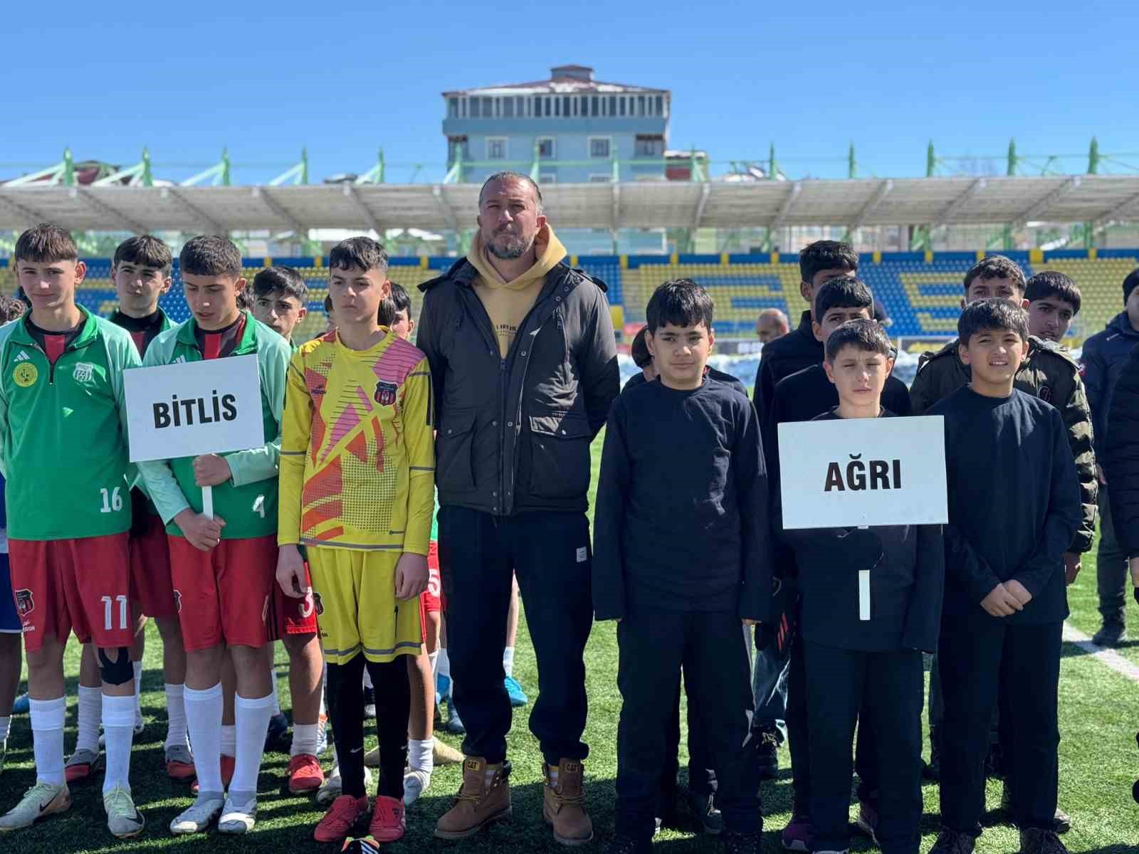 Ağrı’da futbol heyecanı başladı
