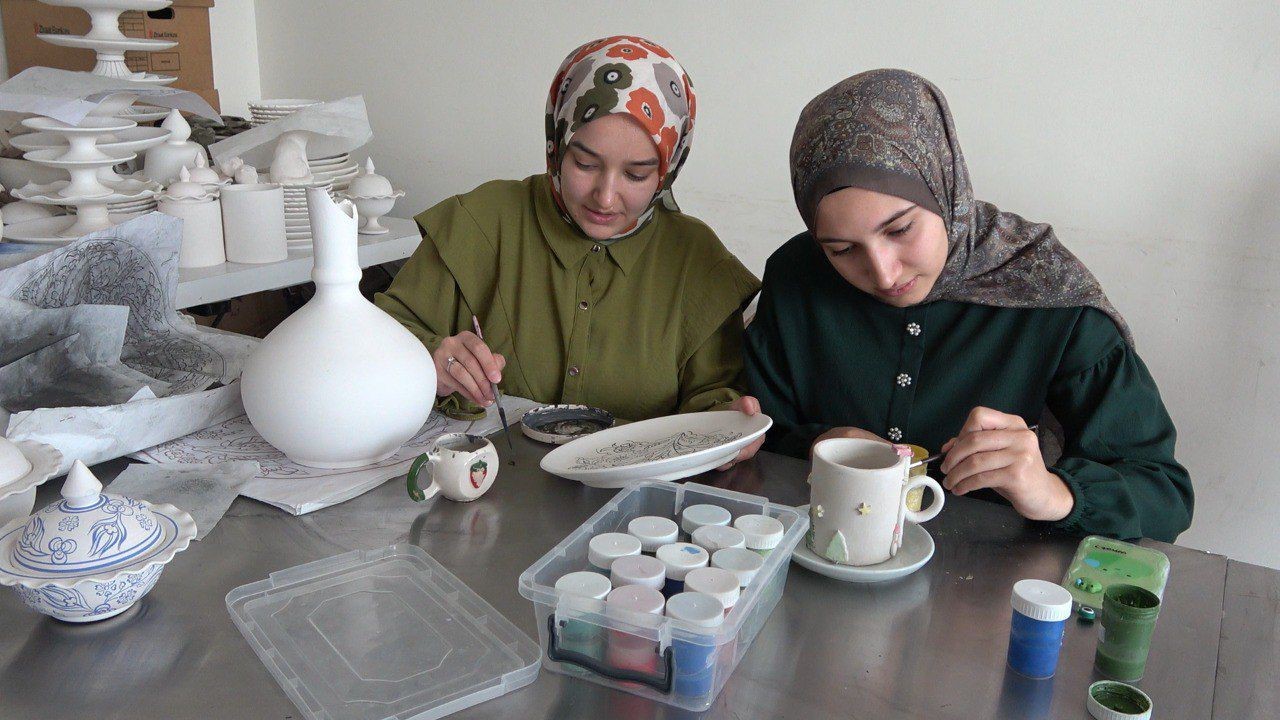 Ağrı’da halk eğitim kurslarında kadınlar sayıca erkekleri geçti
Ağrı’da halk eğitim kurslarında kadınlar sayıca erkekleri geçti