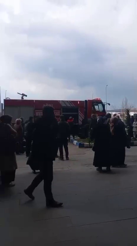 Ağrı’da hastanede yangın paniği
