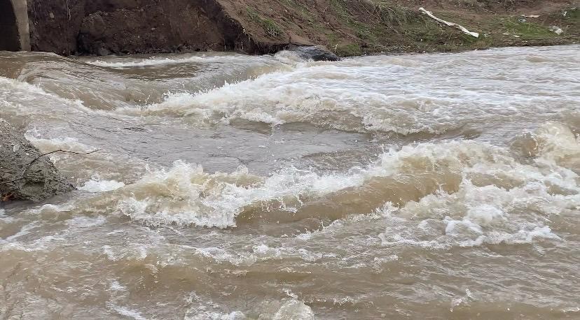 Ağrı’da kar suyu dereleri coşturdu
