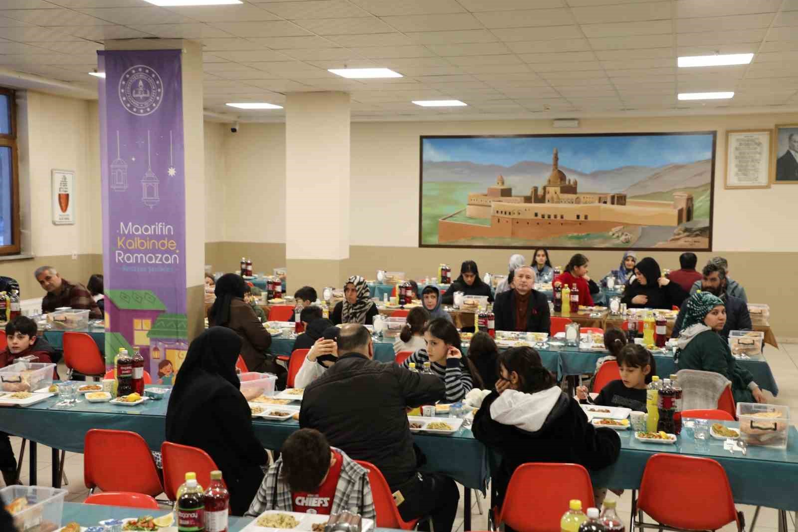 Ağrı’da öğrenci ve velilere yönelik iftar programı düzenlendi
