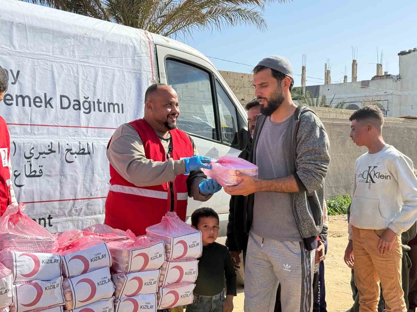 Ağrı’da öğrenciler Gazze için 650 bin lira bağış topladı
