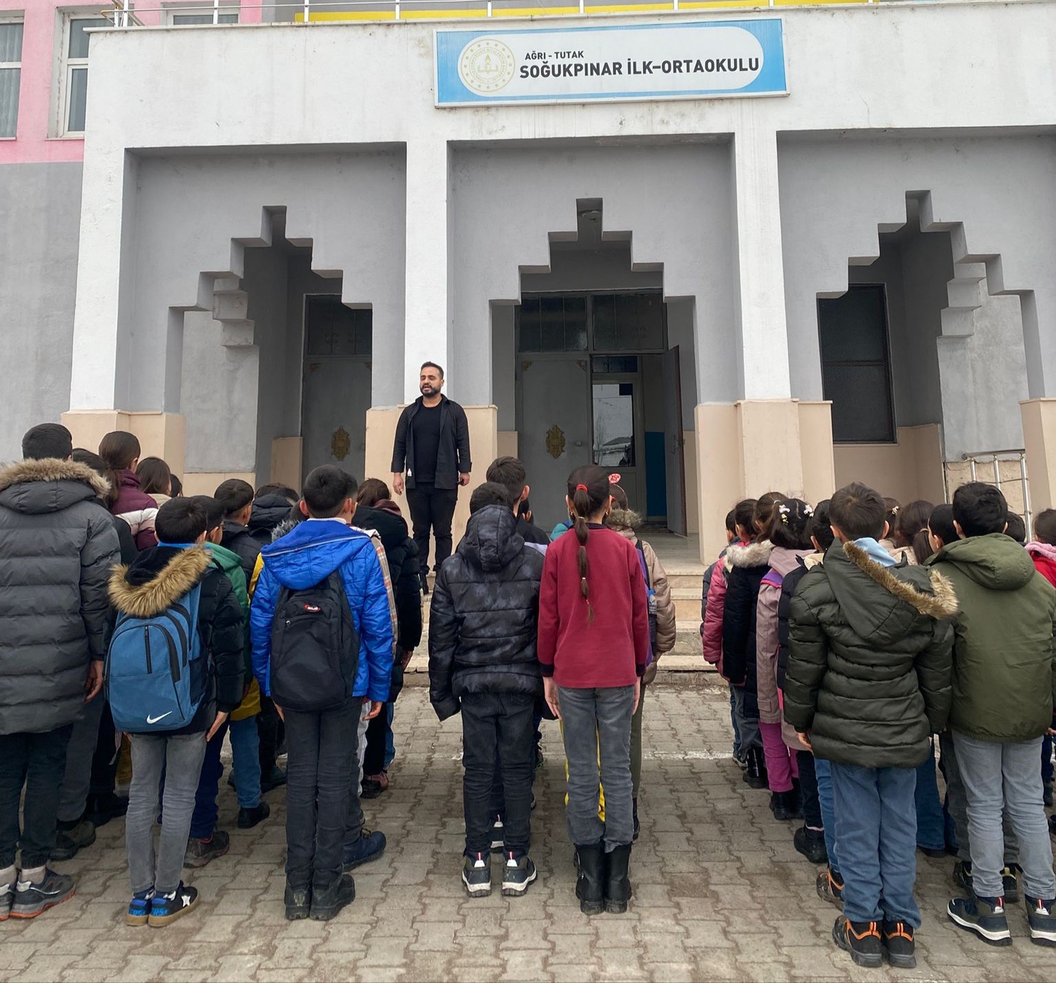 Ağrı’da okullarda 6 Şubat depremleri için saygı duruşu
