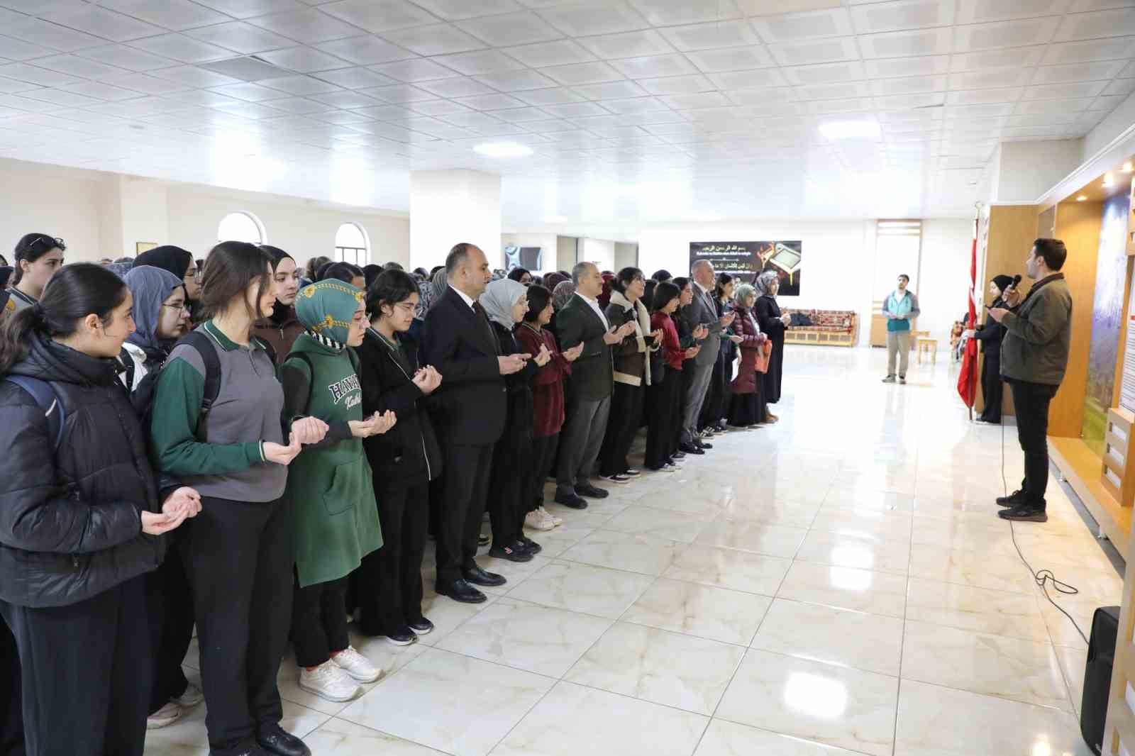 Ağrı’da okullarda eğitim, Kahramanmaraş’ta hayatını kaybedenler için okunan Fatiha ile başladı
