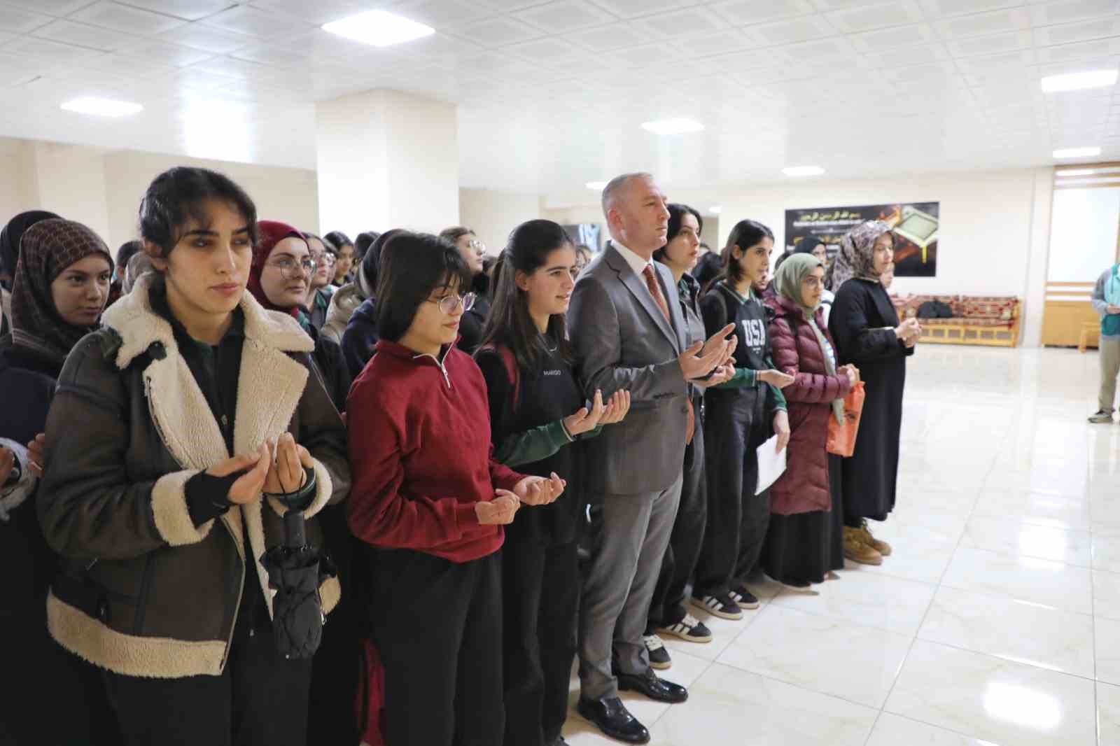 Ağrı’da okullarda eğitim, Kahramanmaraş’ta hayatını kaybedenler için okunan Fatiha ile başladı
