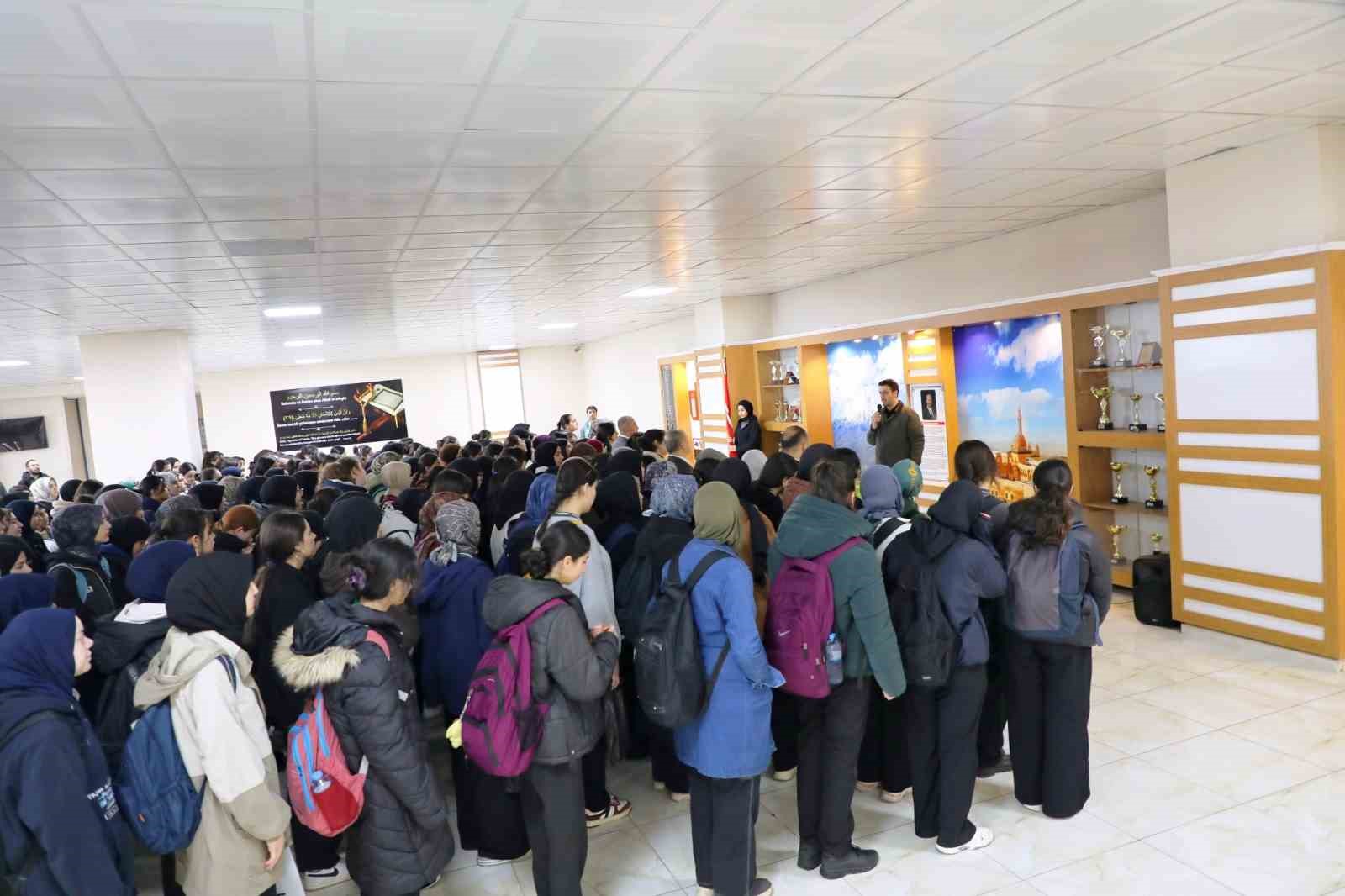 Ağrı’da okullarda eğitim, Kahramanmaraş’ta hayatını kaybedenler için okunan Fatiha ile başladı
