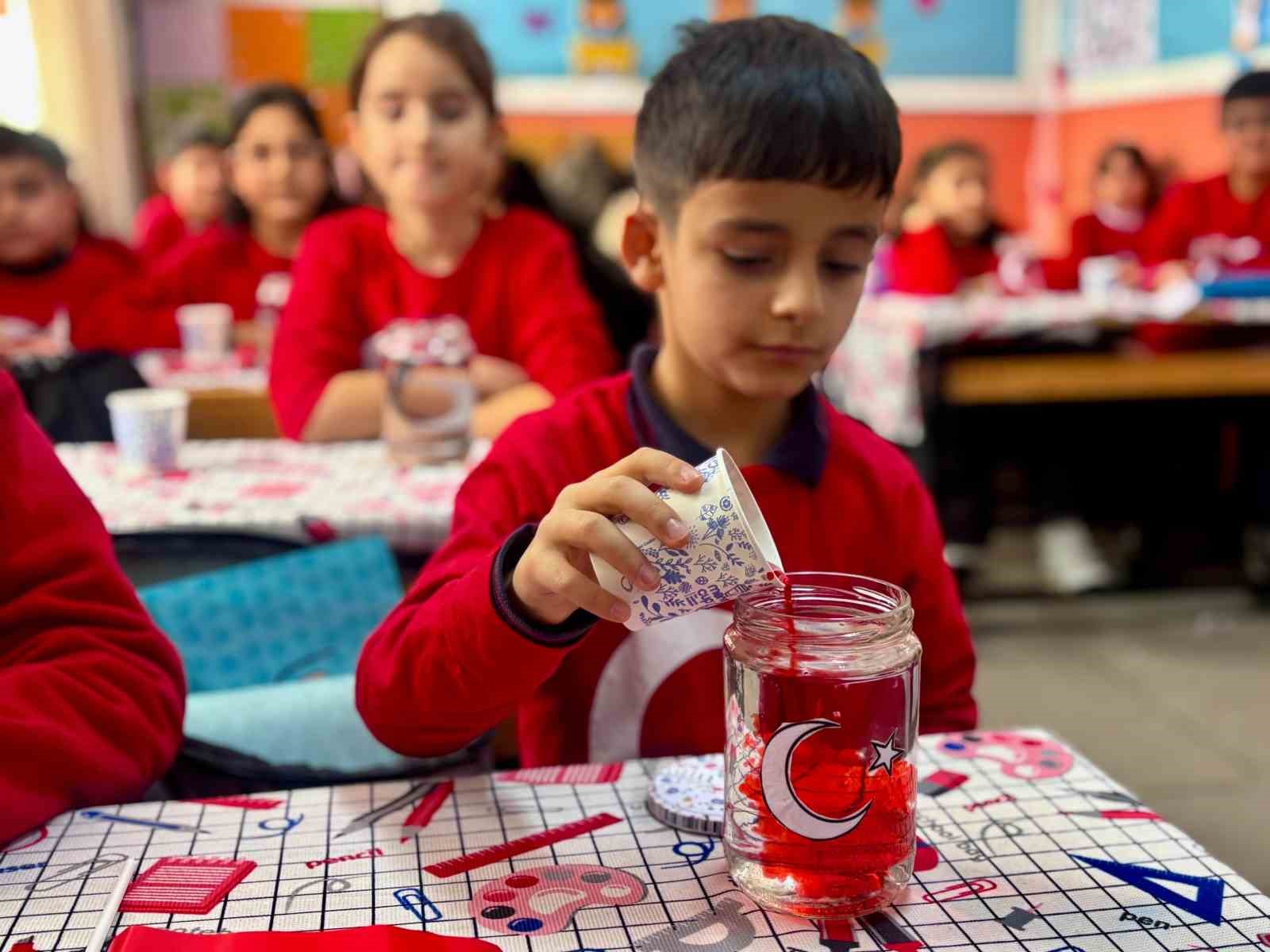 Ağrı’da okullarda ikinci dönem "Bayrak Sevgisi" temasıyla başladı
